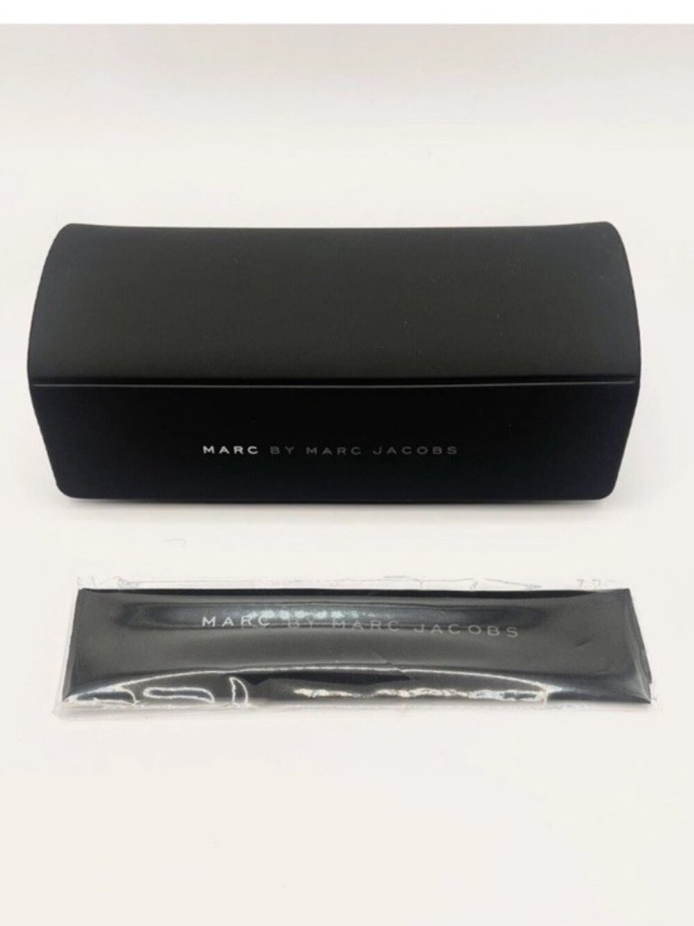 LOT OF 5 NEW Marc Jacobs Glasses case Snap Sleek . With Cleaning Cloth